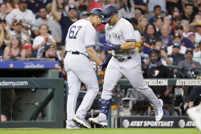 洋基菜鸟多明格兹(右)轰出生涯第2发全垒打。（美联社）