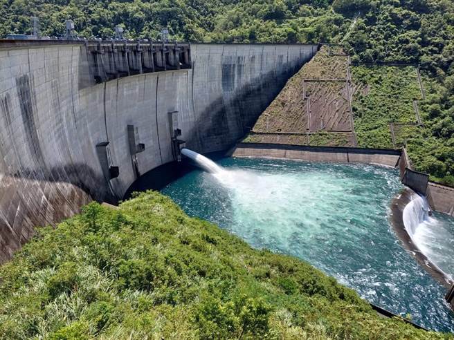 台北市翡翠水库管理局表示，截至4日上午9时，翡翠水库余裕库容尚有20％，可蓄洪量约7000万吨。（翡翠水库管理局提供／蔡佩珈台北传真）