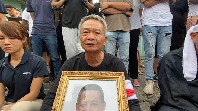 王员的表哥表示，表弟因肺癌过世，就医期间公司不闻不问，急救的时候还在讨论请假跟薪资的问题，非常没良心。（民眾提供／吴建辉彰化传真）