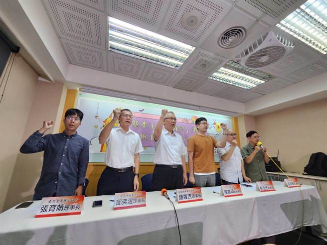 劳团表示，本次基本工资调涨除让社会「更有感」，《最低工资法》也应该在蔡英文总统最后任期内儘速完成立法，为未来最低工资的调整奠定更稳定、合理和透明的基础。（李柏澔摄）