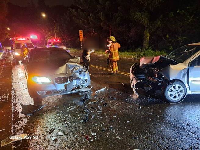 王女被救出后，已无呼吸心跳，立即送往新店慈济医院抢救。（新北市消防局提供）