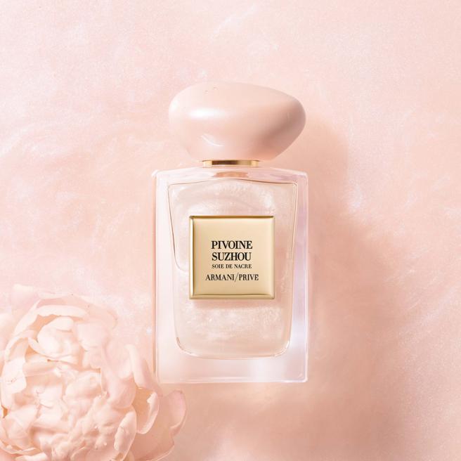 SOGO忠孝馆GIORGIO ARMAN高级订制淡香水花园，苏州牡丹琉金珍藏版100ml，9400元。（SOGO提供）