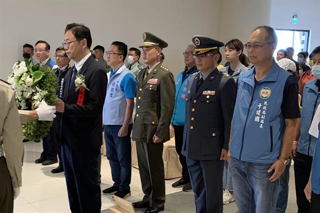 民政局副局長于建國（右一）將代理祕書處長一職。(桃市府提供／蔡依珍桃園傳真)