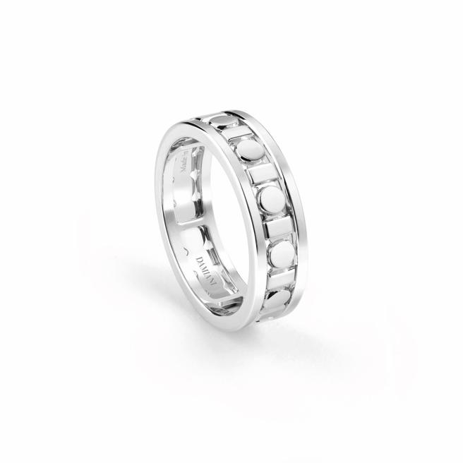 DAMIANI以电影胶捲为灵感的Belle Epoque Reel白金戒指，5万3700元。（DAMIANI提供）