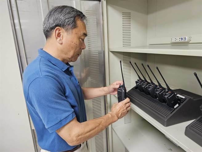 台中市警察局乌日分局警务佐刘福源获警政署核定当选112年警察局后勤楷模，他表示，一切也要归功于其他同仁的配合。（乌日警分局提供／潘虹恩台中传真）