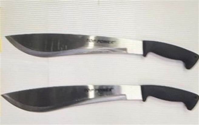 警方查扣作案刀械。（警方提供）