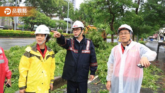 海葵颱风影响高雄市区，市长陈其迈要求工务，环保相关局处加速完成復原工作，以维护市民安全。（图片来源：高雄市新闻局提供）
