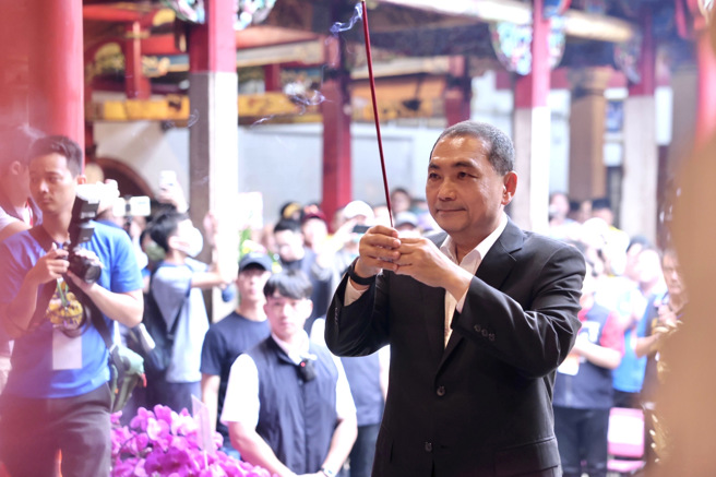 侯友宜出席义民节祭祀大典。(侯友宜竞选办公室提供)