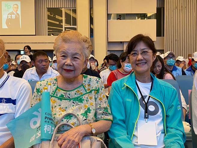 地方盛传柯文哲胞妹柯美兰（右）可能接任新竹市副市长，柯美兰晚间发出声明表示，此为子虚乌有，凭空捏造之不实谣言。（陈育贤摄）