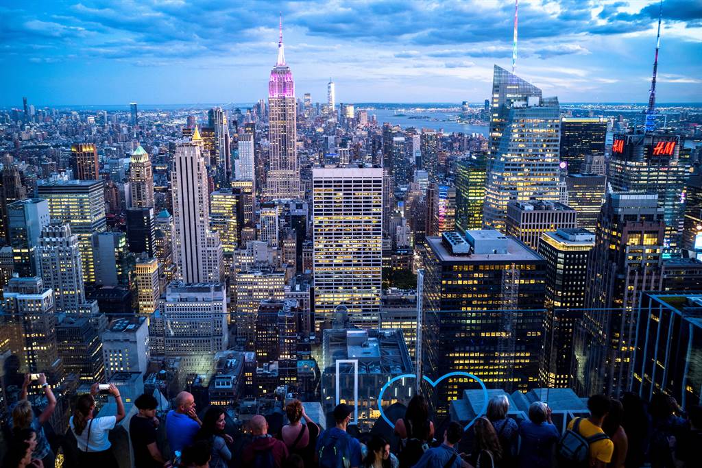 为打击短期租房滥用居住空间，美国纽约短期租房市场将自周二（5日）起落实新条例。预计新条例实施将影响Airbnb短租平台4万多个账号。（路透社）(photo:ChinaTimes)