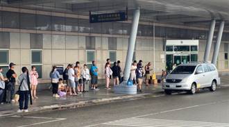 海葵來襲遭「關島」2天 澎湖機場清晨64位旅客等開門候補