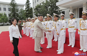 北韓領導人超時尚！閱兵、勘災都穿「這一雙」引熱議