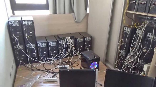  检警调合作搜证跟监2年多，去年搜索诈团机房搜出帐目纪录，陆续逮捕李董和成员共47人。（图／翻摄画面）