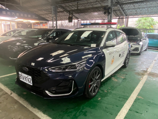 Focus Wagon ST-Line vignale，被不少民间车友青睐，昵称为小钢炮，由于它具有182匹马力，未来将成警方执勤利器。(三峡分局提供)
