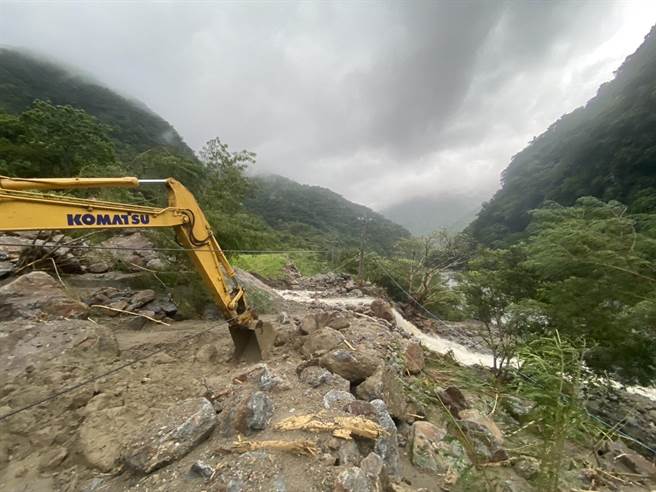 因交通阻斷致國光客運無法通行，宜蘭縣大同國中及南山國小今也停班課。（四工處提供／吳佩蓉宜蘭傳真）