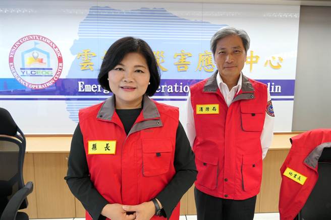 云林县长张丽善（左）脸书发文，力挺侯友宜「请大家拭目以待」。（张朝欣摄）