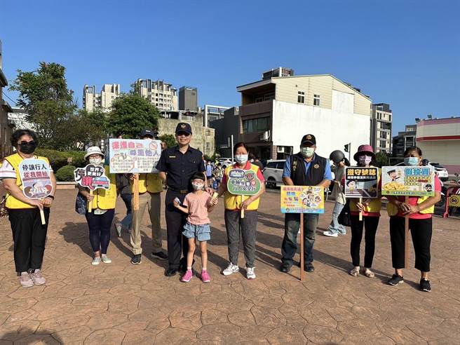 迎接交通安全月，苗警守护学童安全。（苗栗县政府提供／李京升苗栗传真）
