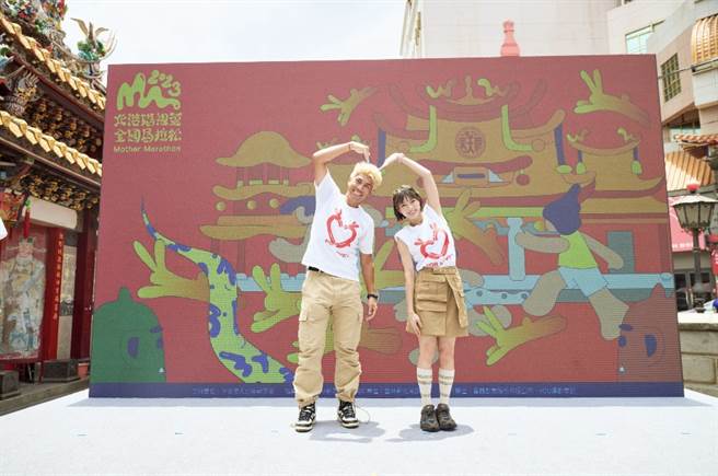 北港妈祖杯全国马拉松赛事将在12月2日开跑，设计总监暨活动大使Daniel Wong、活动大使艺人小猪黄沐妍一同为活动站台。（主办单位提供／朱世凯台北传真）