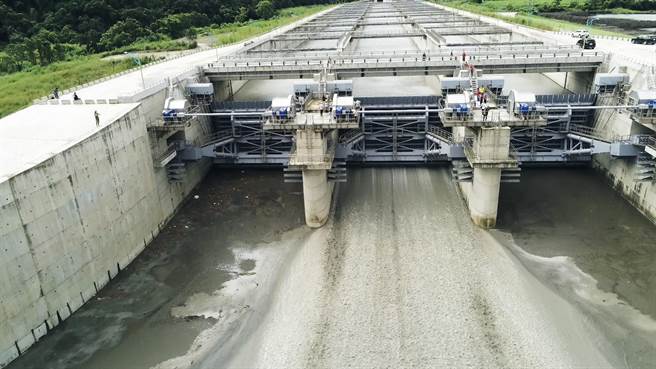 北水局利用海葵颱风过境操作阿姆坪防淤隧道，成功冲淤20万吨淤泥。（北水局提供／吕筱蝉桃园传真）