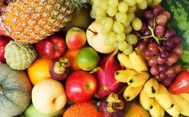 營養師戴嘉珠表示，鉀有助平衡飲食中過多的鈉，進而降低血壓，並推薦10種富含鉀的水果。（示意圖／Shutterstock）