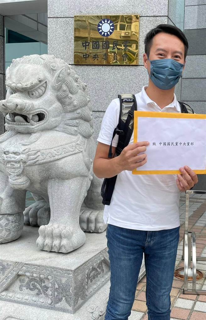 有意参选的台北市议员应晓薇今下午派人送件党中央，报备正式参选北中正、万华区立法委员。（应晓薇议员办公室提供）