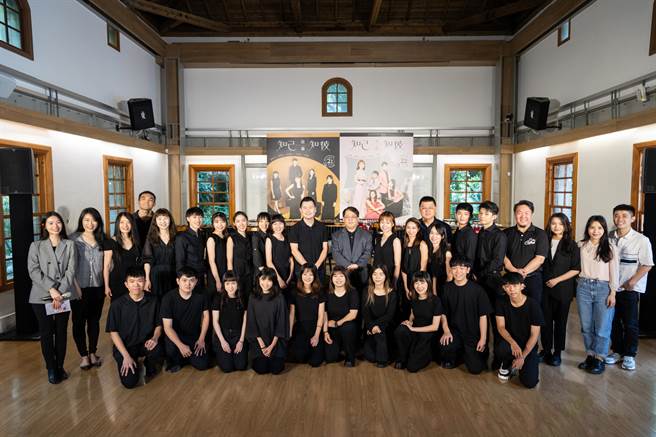 朱宗庆打击乐团多组成员行程马不停蹄，才刚忙完儿童音乐会，又转身投入年度音乐会演出。（击乐文教基金会提供／李欣恬台北传真）