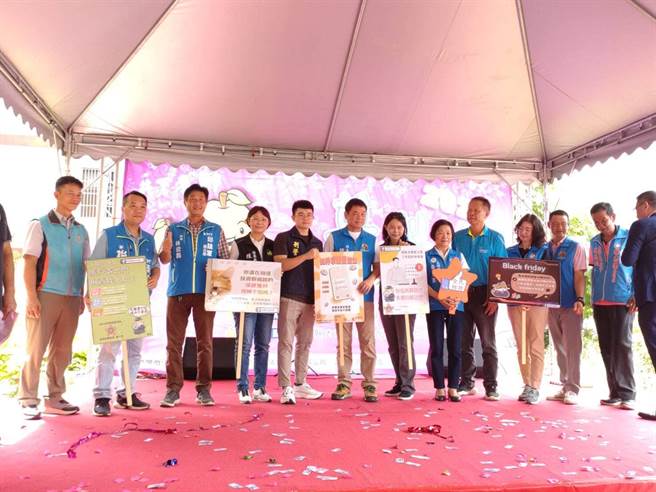 苗栗县警局刑大利用各种场所宣导反诈骗。（苗栗县警局提供／谢明俊苗栗传真）