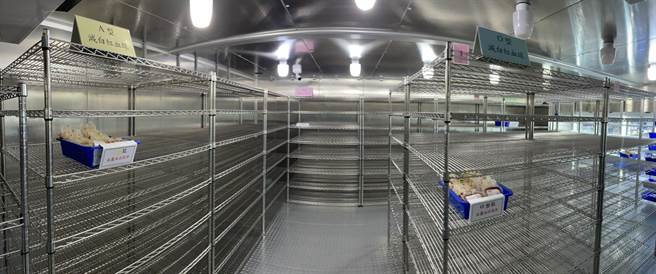 高雄捐血中心所轄的縣市（嘉南、高屏、澎東地區），幾乎全部受到海葵颱風影響，而周日及周一原本預計可募集的捐血量短少了近6000袋，對早已面臨缺血窘境的南部地區醫療用血，無疑是一個致命的打擊。（高雄捐血中心提供／林雅惠傳真）