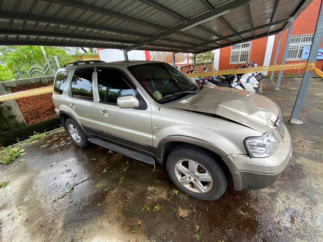 台东警方昨日晚间11点发现肇事逃逸车辆，且车头有碰撞痕迹。（台东县警察局提供／萧嘉蕙传真）