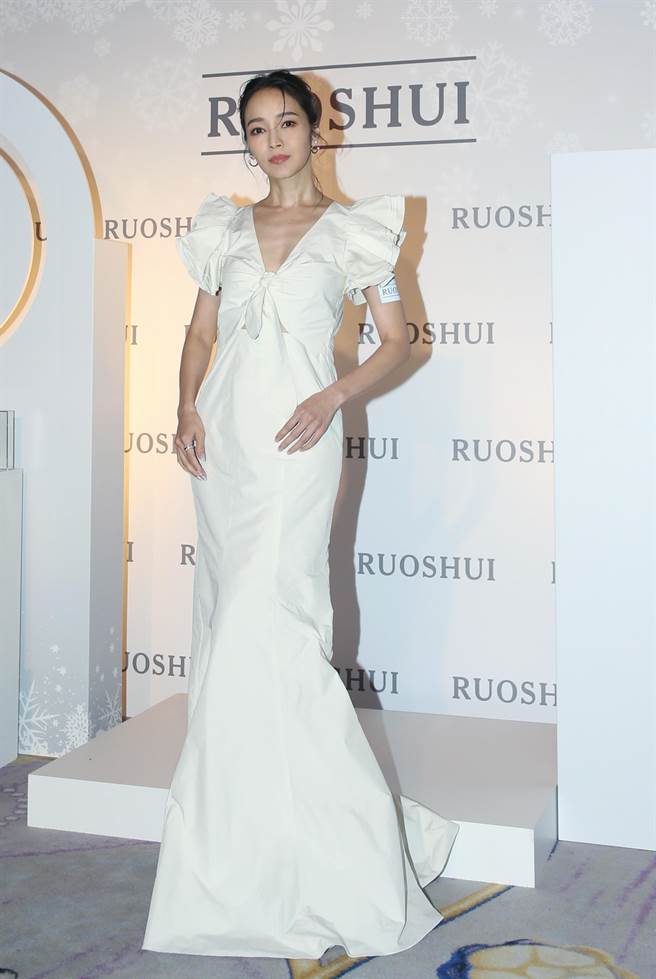 侯佩岑解释只要有活动，就会刻意断食。（赵双杰摄）