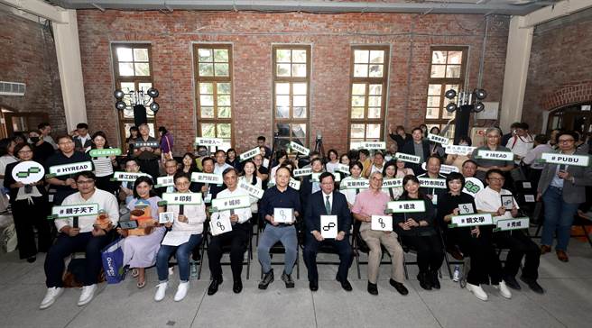 文化部「擴大數位閱讀」及「優化圖書採購」政策，首年將以1億元預算規模推動，並已獲20縣市響應，共同力挺出版產業。（文化部提供／李怡芸台北傳真）