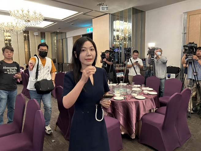 台北市立委三脚督选情诡谲 高嘉瑜、吴沛忆说话了。曾薏苹摄