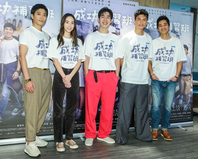 侯彦西（左起）、林奕岚、詹怀云、邱以太、导演蓝正龙出席电影茶叙。（粘耿豪摄）