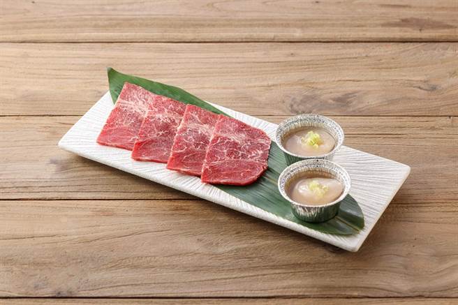 到「Oh my!原燒」消費滿千並出示「燒肉饕客萬用券」，即招待由板腱牛和干貝組成的「海陸雙拼」。(王品集團提供)