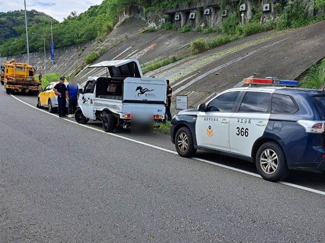  ▲基隆市警方及时围捕逮获张男，阻止其再度「劫车」。（基隆市警察局提供／徐佑升基隆传真）