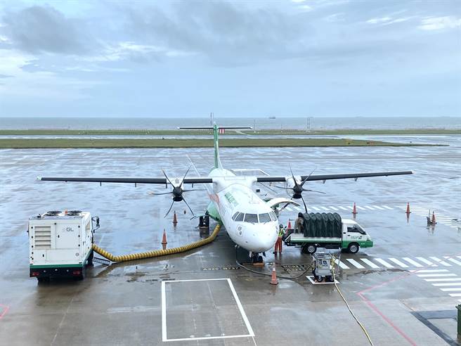 已「关岛」3天的金门今日下午终于「开岛」，往来台金班机均正常起降。(于家麒摄)