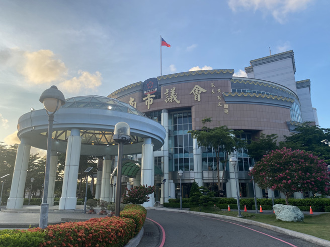 台南市2010年12月25日改制升格直辖市后，回顾歷任4名议长皆「官司傍身」。图为台南市议会外观。（本报资料照片）