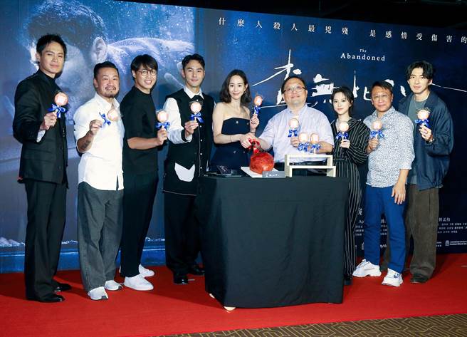 《查无此心》举办首映会，替前1天度过41岁生日的张钧甯庆生。（粘耿豪摄）