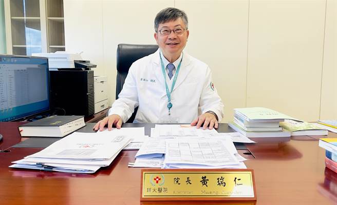 辅大医院院长黄瑞仁有「云林史怀哲」美誉，期盼将辅大医院打造成世界一流的天主教大学医院。（吕健豪摄）