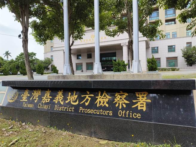 嘉义地检署裁定涉案4嫌最高交保金5万元。（廖素慧摄）