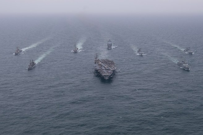 图为美海军乔治华盛顿号航母战斗群今年4月在东海演习。（图／美国海军）