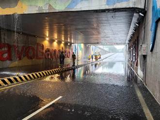 午後豪雨！ 板橋大觀地下道積水 緊急封閉
