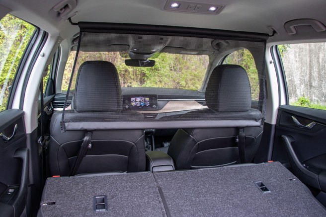 防护网可区隔前后舱。（陈大任摄）