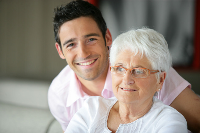 英国一名83岁阿嬷坠入情网，与37岁的埃及男子结婚，未料婚后3年却发现是噩梦一场。(示意图/达志影像)