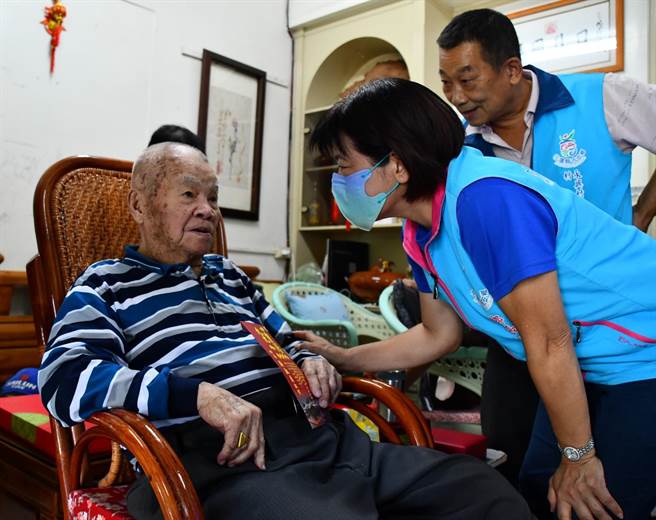 花莲县吉安乡重阳礼金领取年龄门槛今年下修至65岁，预估全乡将有逾1.5万名长辈受惠。（吉安乡公所提供／罗亦晽花莲传真）