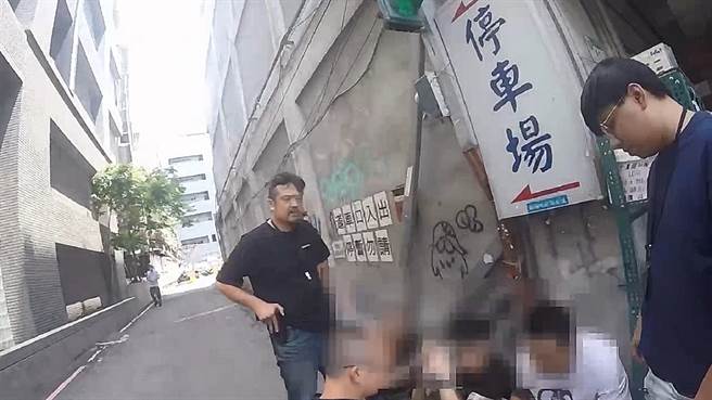 警方上月底，破獲竹聯幫分子因酒店債務糾紛，引發的暴力案件。（翻攝畫面）