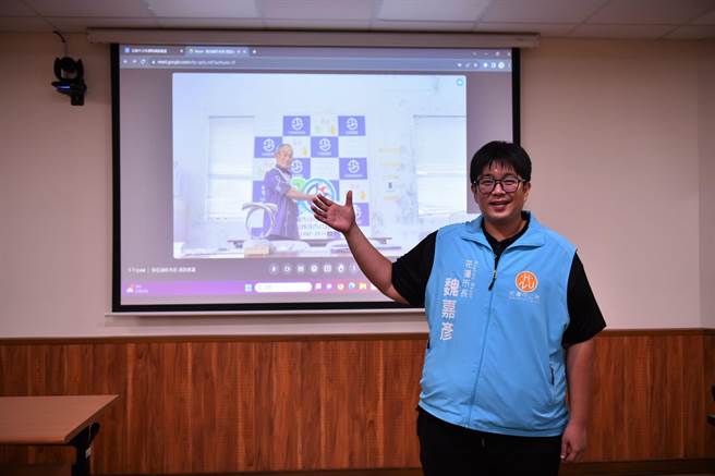 花莲市长魏嘉彦说，正积极推动日本与那国岛高速交通船试航。（花莲市公所提供／王志伟花莲传真）