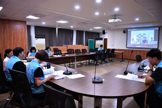 花莲市公所透过视讯和日本与那国町长纟数健一进行视讯交流会议，预计2024年3月试航花莲、日本高速交通船。（花莲市公所提供／王志伟花莲传真）