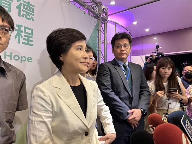 赖清德首场「国家希望工程」国政说明会 用两分钟称讚「她」。（曾薏苹摄）