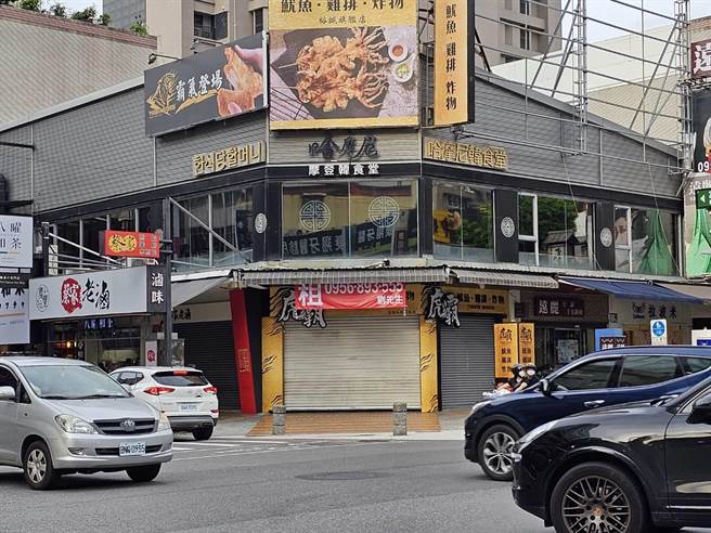 近日「虎霸」惊爆已黯然歇业，房东目前已张贴红布条招租。（柯宗纬摄）